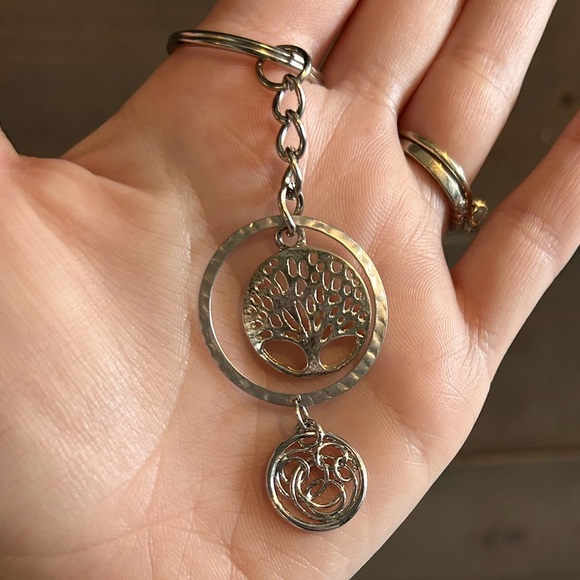 Handcrafted Tree Of Life Keychain - Picture 3 of 4